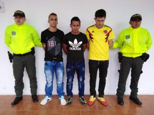 Lee más sobre el artículo Capturadas 3 personas en Chaparral dedicadas al hurto en vías del departamento