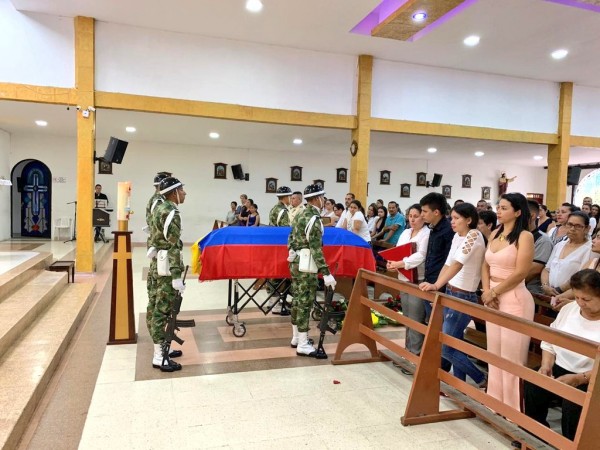 Lee más sobre el artículo El Sargento Segundo Álvaro Alexánder Hernández Parra fue despedido con honores en Ibagué