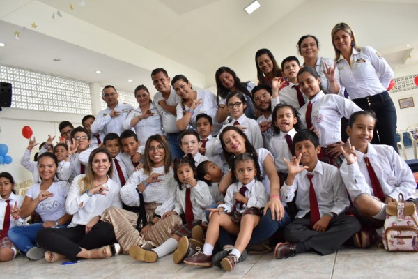 Lee más sobre el artículo Más de 100 estudiantes sordos reciben educación incluyente en colegios públicos de Ibagué