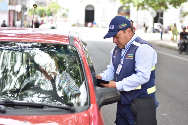 Lee más sobre el artículo Más de 200 ciudadanos han sido sancionados en Ibagué por utilizar el celular mientras conducen