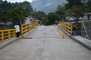 Lee más sobre el artículo Invierten $2.000 millones en nuevo par vial y puente vehicular en Villa Restrepo