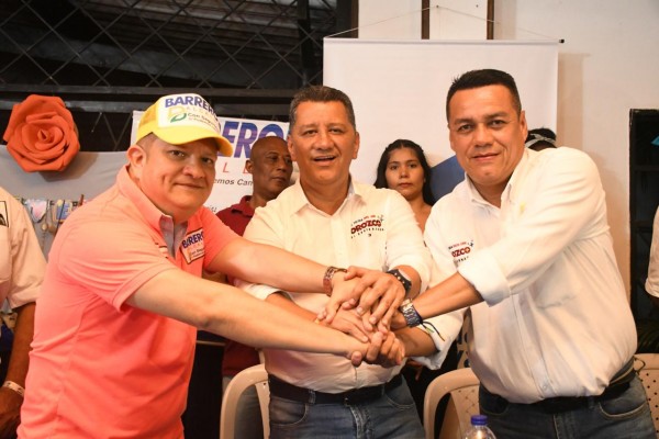 Lee más sobre el artículo Carlos Suárez se cansó de los Martínez Rosales y se unió a Ricardo Orozco y a Carlos Barrero en El Espinal