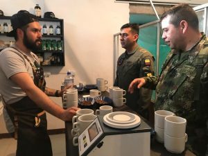 Lee más sobre el artículo Fuerza Aérea acompañó la inauguración de un laboratorio de calidad de café en Herrera