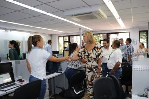Lee más sobre el artículo La nueva directora de Cortolima visitó las dependencias e invitó a trabajar con amor por el Tolima