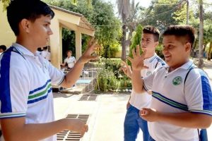 Lee más sobre el artículo Inició vinculación de intérpretes en colegios públicos de Ibagué