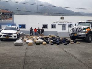 Lee más sobre el artículo Autoridades incautaron una tonelada de marihuana en la vía Calarcá – Ibagué