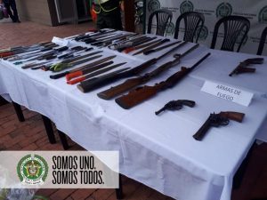 Lee más sobre el artículo Policía Tolima realizó en Mariquita campaña de plan desarme “Es mejor amarse, que armarse”