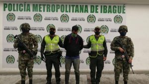 Lee más sobre el artículo Capturaron a un hombre y aprehendieron a dos menores de edad por caza de aguilas cuaresmeras en Ibagué