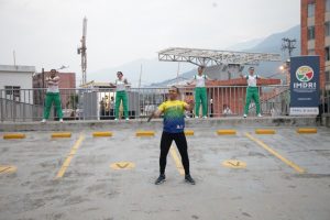 Lee más sobre el artículo Con música y deporte ibaguereños cumplen aislamiento preventivo
