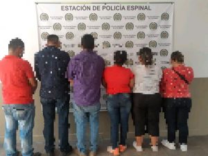 Lee más sobre el artículo Seis personas fueron capturadas por tratar de ingresar al Espinal escondidos en medio de frutas y verduras