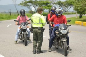Lee más sobre el artículo Conozca las excepciones para llevar acompañante en vehículo particular en Ibagué
