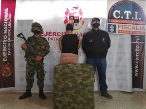 Lee más sobre el artículo Ejército y Fiscalía capturaron en flagrancia a una mujer en el Líbano por extorsión