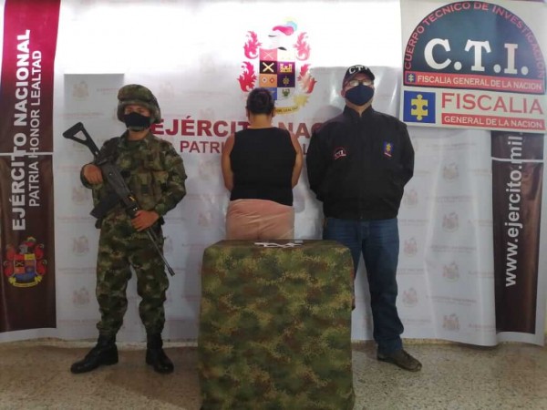 Lee más sobre el artículo Ejército y Fiscalía capturaron en flagrancia a una mujer en el Líbano por extorsión