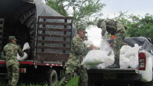 Lee más sobre el artículo Escuela de Infantería del Ejército Nacional llegó por primera vez con ayudas humanitarias al Tolima