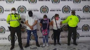 Lee más sobre el artículo Capturados hurtando bajo la modalidad de cosquilleo en una buseta de Ibagué
