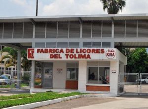 Lee más sobre el artículo Con la adquisición del registro Invima, la Fábrica de Licores del Tolima ofrece alcohol antiséptico