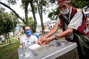 Lee más sobre el artículo 200 habitantes de calle de Ibagué recibieron atención en salud