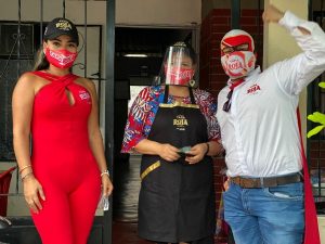 Lee más sobre el artículo Tapa Roja entregó kits indumentarios a lechoneros y tamaleros previo a las celebraciones del Día de Tapa Roja, Tamal y Lechona