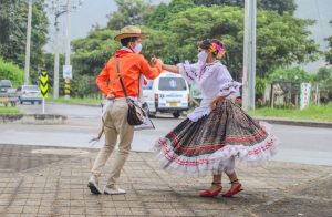 Lee más sobre el artículo Artistas locales serán protagonistas en las carrozas que llegarán a las 13 comunas de Ibagué