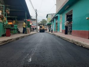 Lee más sobre el artículo Alcaldia de Ibagué entregó vías pavimentadas en la plaza de mercado El Salado