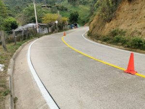 Lee más sobre el artículo En pocos días se entregarán las obras de pavimentación de la vía Herrera – El Diamante, sur del Tolima