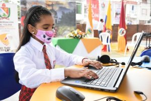 Lee más sobre el artículo 16 instituciones educativas de Fresno recibieron aulas tecnológicas