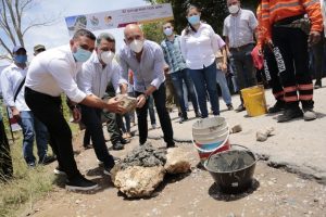 Lee más sobre el artículo Gobernador puso la primera piedra de la segunda fase de la pavimentación de la vía Ibagué – Rovira