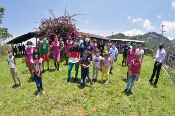 Lee más sobre el artículo Alcaldía de Ibagué le apostará al fortalecimiento de la educación rural en la vereda Sinaí