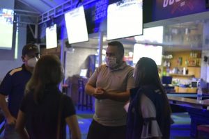Lee más sobre el artículo Con buen comportamiento ciudadano arrancó plan piloto de reactivación de bares en Ibagué