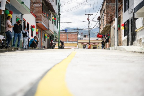 Lee más sobre el artículo Alcaldía pavimentó 3.788 metros cuadrados de vías en tres comunas de Ibagué