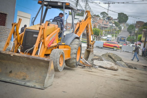Lee más sobre el artículo Inicia recuperación vial en el barrio Las Ferias