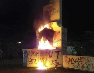 Lee más sobre el artículo Autoridades investigan vandalismo en monumento de Andrés López de Galarza