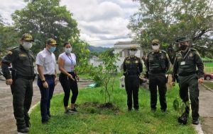 Lee más sobre el artículo Policía Tolima conmemoró su aniversario con la siembra de árboles en Honda