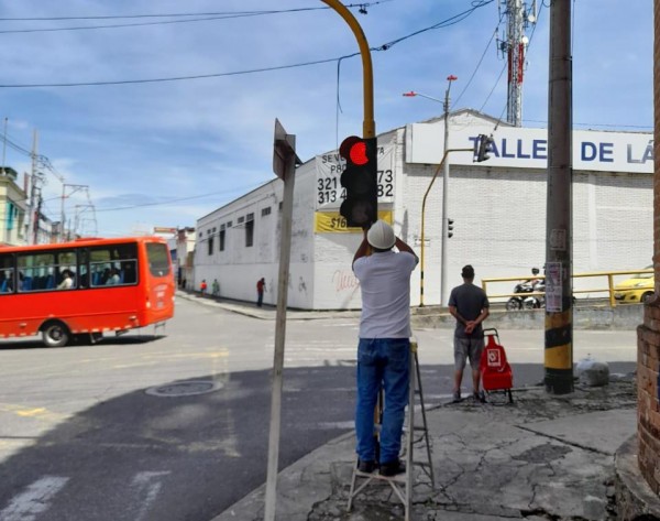 Lee más sobre el artículo Secretaría de Movilidad ha intervenido 36 intersecciones semafóricas de la ciudad