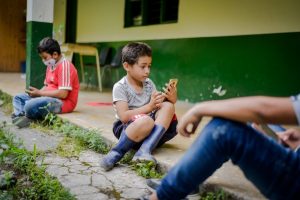 Lee más sobre el artículo Más de 32.000 estudiantes de colegios oficiales estarán conectados con la educación