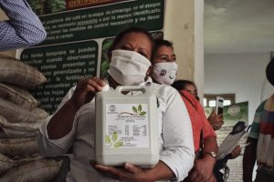 Lee más sobre el artículo Asociaciones cafeteras de Ataco, Rioblanco y Planadas recibieron insumos agrícolas