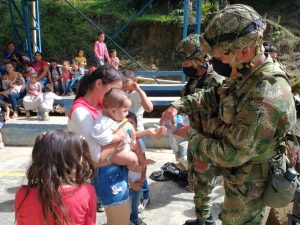 Lee más sobre el artículo Soldados del Ejército Nacional llevaron alegría a niños del municipio de Ataco