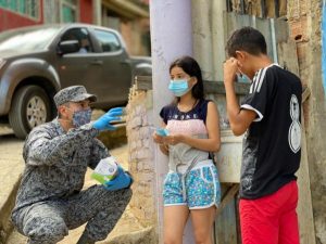 Lee más sobre el artículo Fuerza Aérea Colombiana sigue empleando campañas contra el Covid-19 en Melgar