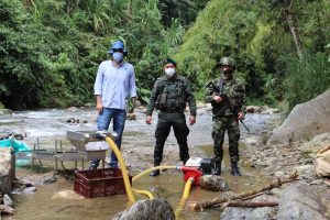 Lee más sobre el artículo Autoridades capturaron a 16 personas por minería ilegal en el río La Yuca entre El Líbano y Santa Isabel