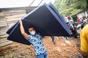 Lee más sobre el artículo Alcaldía entregó ayudas a familias afectadas por el deslizamiento en el barrio Baltazar