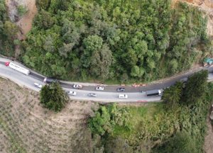 Lee más sobre el artículo En primeras horas de apertura aumentó más del 40% el tráfico por el corredor Cajamarca – Calarcá