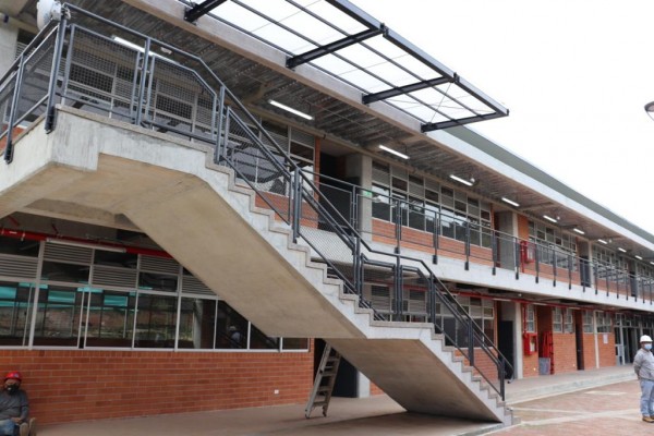 Lee más sobre el artículo Más de 2.500 estudiantes se beneficiarán con la nueva Institución Educativa Ciudad Ibagué