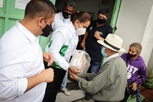 Lee más sobre el artículo Inicia la entrega de ayudas humanitarias a afectados por lluvias en el Tolima