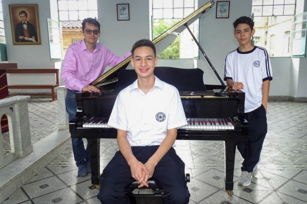 Lee más sobre el artículo Dos pianistas del Conservatorio de Ibagué clasificaron a concurso internacional