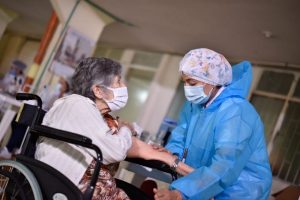 Lee más sobre el artículo Adultos mayores de 80 años que no tengan EPS serán vacunados a través de la Unidad de Salud de Ibagué