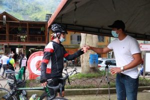 Lee más sobre el artículo Ciclistas que visitan el Cañón del Combeima fueron sensibilizados en correcta disposición de basuras