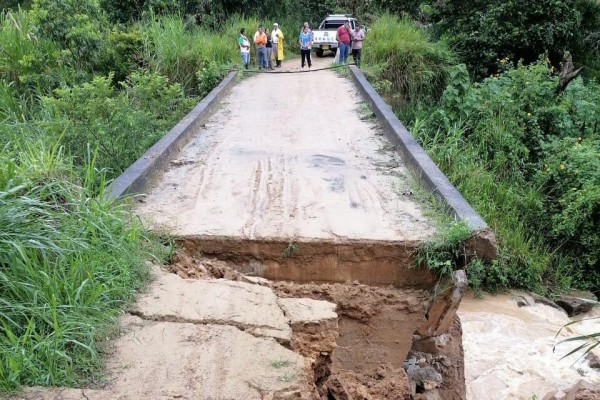 Lee más sobre el artículo Lluvias tienen incomunicados a los habitantes de dos veredas del municipio de Icononzo