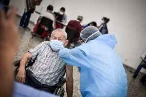 Lee más sobre el artículo Hoy se podrán vacunar los adultos mayores de 80 años en el barrio Nuevo Armero