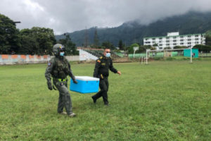 Lee más sobre el artículo Policía Nacional y Fuerza Aérea han transportado más de 5.000 vacunas a municipios del Tolima