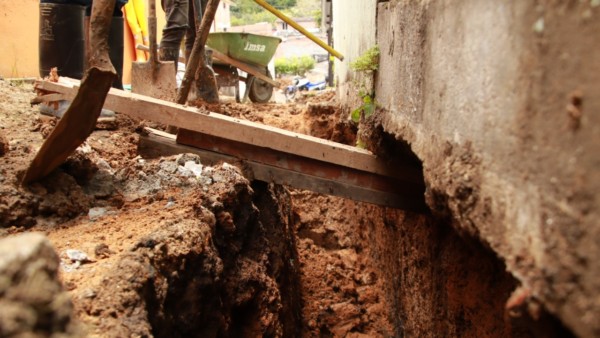 Lee más sobre el artículo Inició cambio de la red de alcantarillado en el barrio Jordán séptima etapa